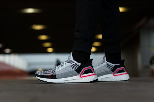 阿迪達(dá)斯ub19測評 ultraboost19腳感怎么樣 阿迪達(dá)斯ub19測評 ultraboost19腳感怎么樣