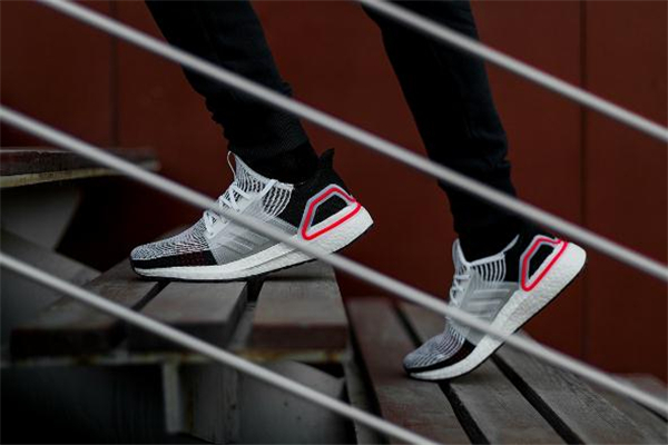 阿迪達(dá)斯ub19測評 ultraboost19腳感怎么樣 阿迪達(dá)斯ub19測評 ultraboost19腳感怎么樣
