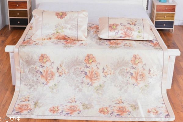 怎么防止涼席發(fā)霉 涼席霉斑很重怎么去除 怎么防止涼席發(fā)霉 涼席霉斑很重怎么去除