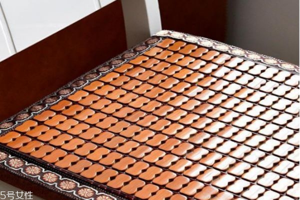 用酒精擦洗涼席可以嗎 涼席用這個(gè)擦殺菌 用酒精擦洗涼席可以嗎 涼席用這個(gè)擦殺菌