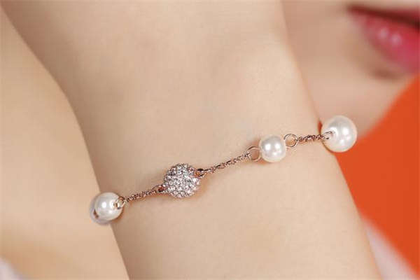 施華洛世奇手鏈容易斷嗎 佩戴要仔細 施華洛世奇手鏈容易斷嗎 佩戴要仔細