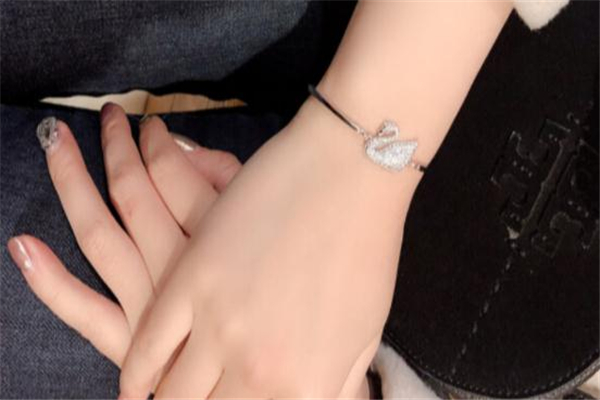 施華洛世奇有保修卡就是正品嗎 看購(gòu)買(mǎi)渠道 施華洛世奇有保修卡就是正品嗎 看購(gòu)買(mǎi)渠道