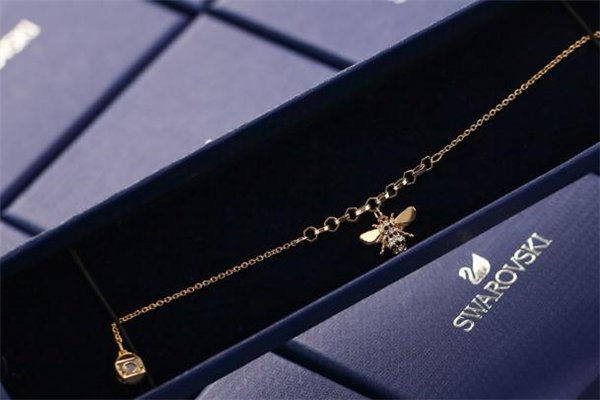 施華洛世奇手鏈扣怎么打開 施華洛世奇手鏈打不開怎么辦 施華洛世奇手鏈扣怎么打開 施華洛世奇手鏈打不開怎么辦