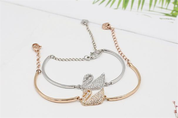 施華洛世奇手鏈真假鑒別 施華洛世奇手鏈真假對(duì)比 施華洛世奇手鏈真假鑒別 施華洛世奇手鏈真假對(duì)比