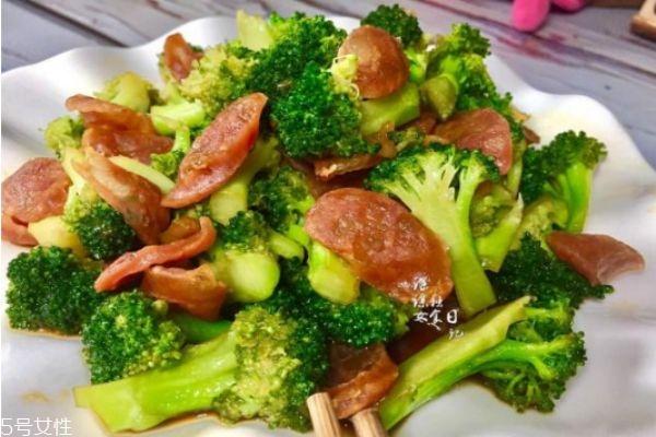 臘腸燒西蘭花怎么做 臘腸炒西蘭花的做法 臘腸燒西蘭花怎么做 臘腸炒西蘭花的做法