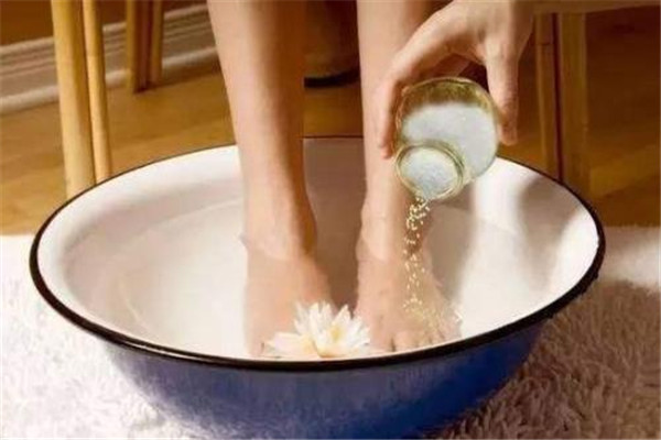 夏天泡腳大汗淋漓好嗎 泡腳應該注意些什么