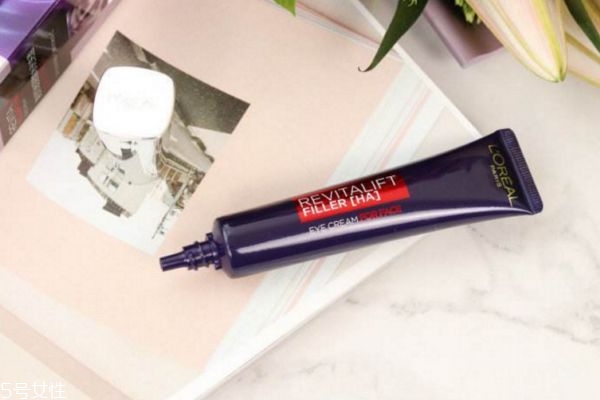 眼霜是睡覺之前用嗎 原來很多人都錯了 眼霜是睡覺之前用嗎 原來很多人都錯了