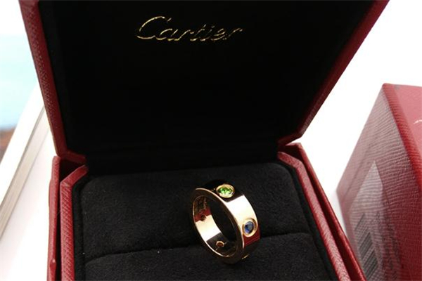 卡地亞彩寶戒指多少錢 別具一格的彩色寶石 卡地亞彩寶戒指多少錢 別具一格的彩色寶石