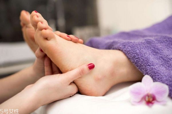 中醫(yī)按摩穴位減肥 按摩大腿減肥的方法 中醫(yī)按摩穴位減肥 按摩大腿減肥的方法