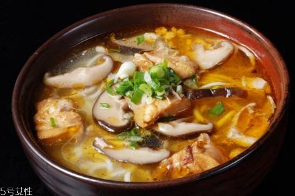 香菇燉雞的做法 香菇燉雞的家常做法 香菇燉雞的做法 香菇燉雞的家常做法