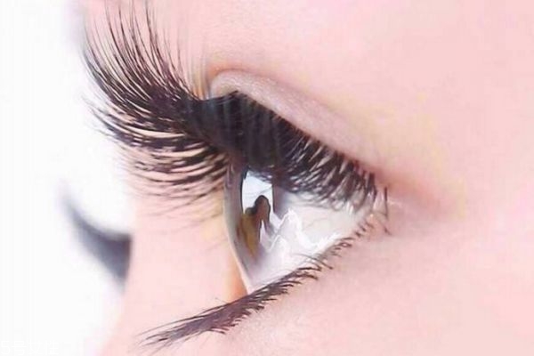 種睫毛眼睛會(huì)腫嗎 種睫毛眼睛腫了小竅門(mén) 種睫毛眼睛會(huì)腫嗎 種睫毛眼睛腫了小竅門(mén)