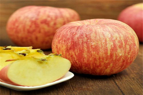 蘋果皮吃了好嗎 蘋果皮的營養(yǎng)也不少 蘋果皮吃了好嗎 蘋果皮的營養(yǎng)也不少