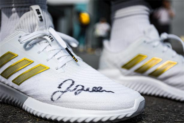 阿迪達(dá)斯climacool貝克漢姆聯(lián)名多少錢(qián) 性價(jià)比超高