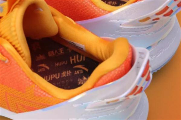 安踏虎撲聯(lián)名開箱諜照 安踏虎撲聯(lián)名是限量嗎 安踏虎撲聯(lián)名開箱諜照 安踏虎撲聯(lián)名是限量嗎