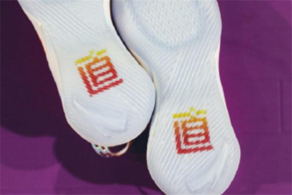 安踏虎撲聯(lián)名開箱諜照 安踏虎撲聯(lián)名是限量嗎 安踏虎撲聯(lián)名開箱諜照 安踏虎撲聯(lián)名是限量嗎