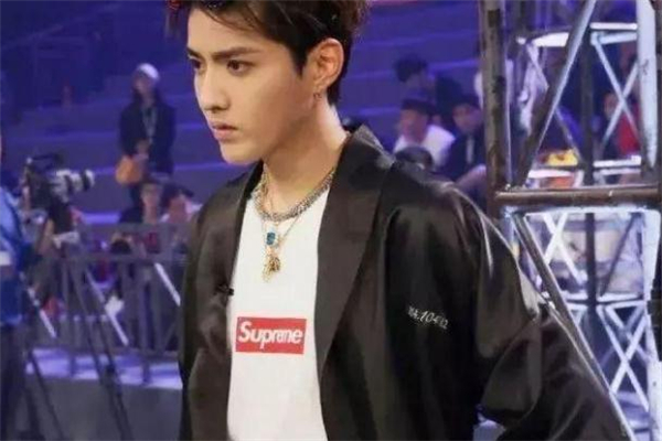 supreme領(lǐng)標(biāo)真假對(duì)比 supreme領(lǐng)標(biāo)有哪幾種 supreme領(lǐng)標(biāo)真假對(duì)比 supreme領(lǐng)標(biāo)有哪幾種