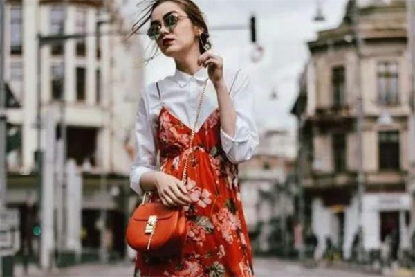 碎花裙怎么穿不顯老 碎花裙怎么穿不土 碎花裙怎么穿不顯老 碎花裙怎么穿不土