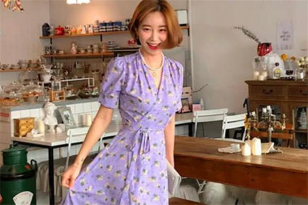 碎花裙怎么穿不顯老 碎花裙怎么穿不土 碎花裙怎么穿不顯老 碎花裙怎么穿不土