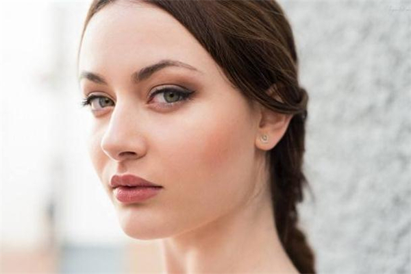 鼻中隔偏曲的危害 鼻中隔偏曲有哪些影響 鼻中隔偏曲的危害 鼻中隔偏曲有哪些影響