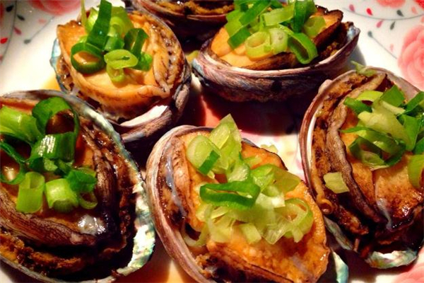 鮑魚怎么去殼 鮑魚怎么從殼里拿出來 鮑魚怎么去殼 鮑魚怎么從殼里拿出來