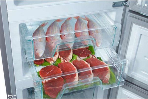 冰箱上面能放東西嗎 別在冰箱上面亂放東西 冰箱上面能放東西嗎 別在冰箱上面亂放東西