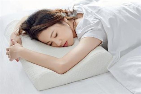 乳膠枕頭會(huì)變形嗎 乳膠枕頭會(huì)越睡越扁嗎 乳膠枕頭會(huì)變形嗎 乳膠枕頭會(huì)越睡越扁嗎