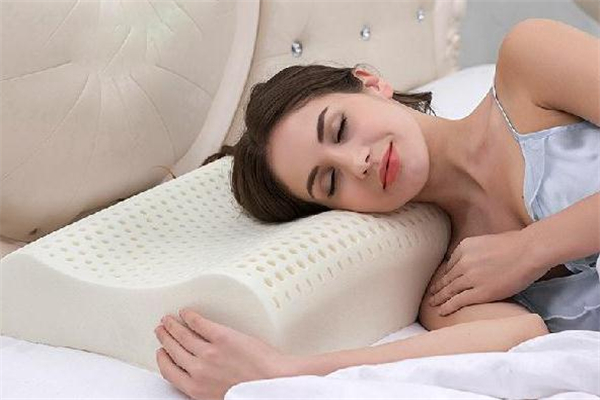 乳膠枕頭多久洗一次 乳膠枕頭用什么洗 乳膠枕頭多久洗一次 乳膠枕頭用什么洗