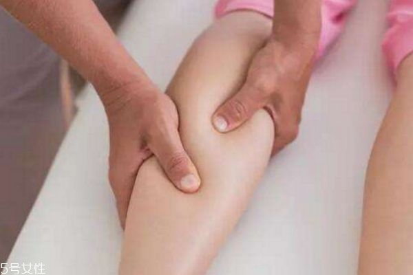 夏天小腿腫是什么原因 一到夏天腿就腫什么原因 夏天小腿腫是什么原因 一到夏天腿就腫什么原因