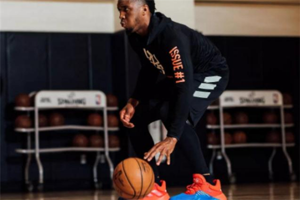 阿迪達斯米切爾1代偏碼嗎 米切爾簽名鞋偏大嗎 阿迪達斯米切爾1代偏碼嗎 米切爾簽名鞋偏大嗎