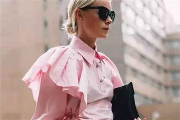 溜肩穿什么衣服好看 溜肩適合穿什么衣服 溜肩穿什么衣服好看 溜肩適合穿什么衣服