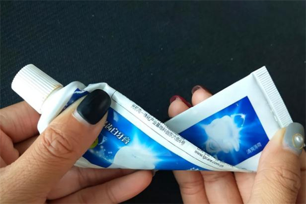 牙膏皮屬于什么垃圾 用完的牙膏皮可回收嗎 牙膏皮屬于什么垃圾 用完的牙膏皮可回收嗎