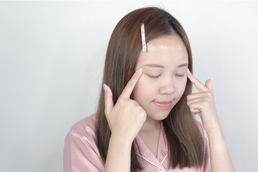 如何快速消除眼部浮腫 按壓6大穴位 如何快速消除眼部浮腫 按壓6大穴位