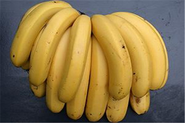 香蕉里面的黑籽是什么 香蕉里面有黑籽還能吃嗎 香蕉里面的黑籽是什么 香蕉里面有黑籽還能吃嗎