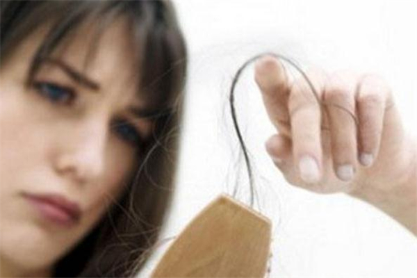 掉落的頭發(fā)是什么垃圾 碎頭發(fā)是干垃圾還是濕垃圾 掉落的頭發(fā)是什么垃圾 碎頭發(fā)是干垃圾還是濕垃圾