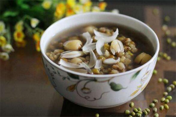 綠豆放在水里幾天能發(fā)芽 綠豆放水里會(huì)發(fā)芽嗎 綠豆放在水里幾天能發(fā)芽 綠豆放水里會(huì)發(fā)芽嗎