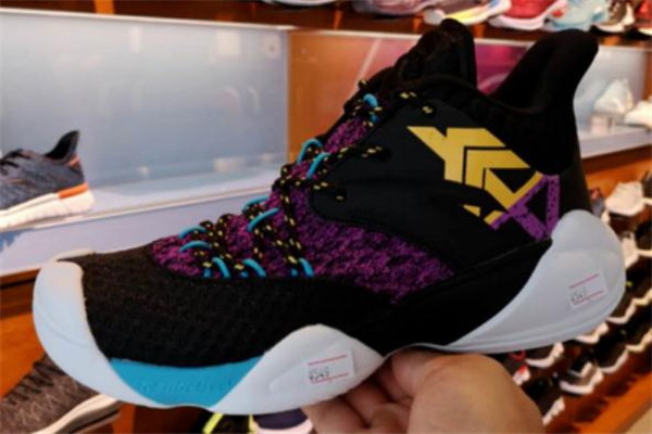 安踏要瘋3高低幫對比測評 要瘋3高幫和低幫哪個好 安踏要瘋3高低幫對比測評 要瘋3高幫和低幫哪個好