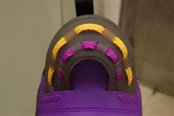 安踏要瘋3高低幫對比測評 要瘋3高幫和低幫哪個好 安踏要瘋3高低幫對比測評 要瘋3高幫和低幫哪個好