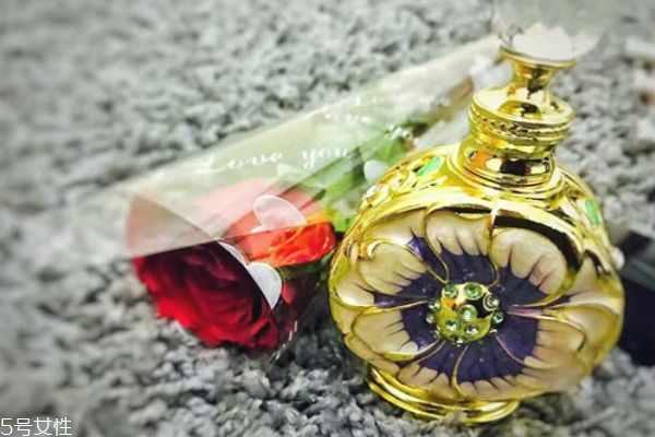 迪拜的香精怎么使用 迪拜香精使用方法 迪拜的香精怎么使用 迪拜香精使用方法