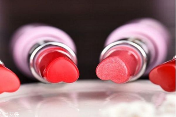 口紅出汗還能用嗎 口紅出汗的原因 口紅出汗還能用嗎 口紅出汗的原因