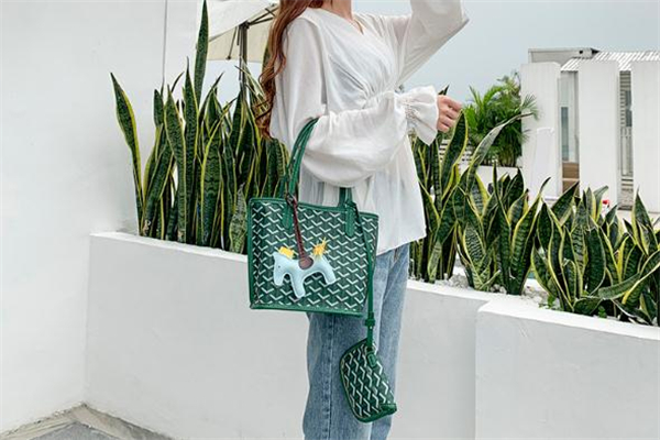 韓國(guó)狗牙包是什么牌子 韓國(guó)狗牙包包在哪買