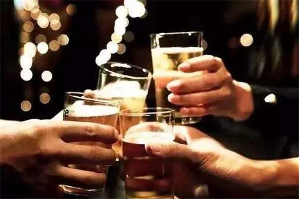 喝酒后關節(jié)疼什么原因 喝酒后關節(jié)疼痛怎么辦 喝酒后關節(jié)疼什么原因 喝酒后關節(jié)疼痛怎么辦