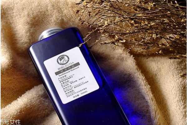 純露的味道為什么不好聞 關(guān)于純露護膚 純露的味道為什么不好聞 關(guān)于純露護膚