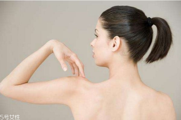 背厚是因?yàn)榻?jīng)絡(luò)不通嗎 背厚是哪條經(jīng)絡(luò)堵塞 背厚是因?yàn)榻?jīng)絡(luò)不通嗎 背厚是哪條經(jīng)絡(luò)堵塞