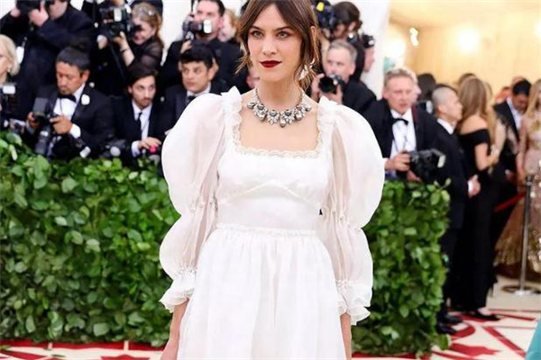 平板身材適合穿什么衣服 平板身材穿搭指南 平板身材適合穿什么衣服 平板身材穿搭指南