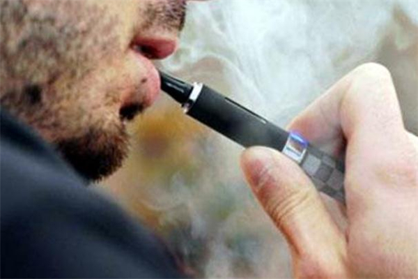 電子煙會產(chǎn)生二手煙嗎 吸入二手電子煙有害嗎