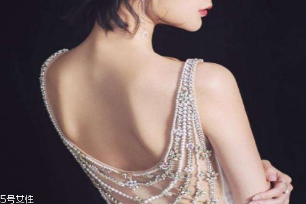 背厚是因?yàn)榻?jīng)絡(luò)不通嗎 背厚是哪條經(jīng)絡(luò)堵塞 背厚是因?yàn)榻?jīng)絡(luò)不通嗎 背厚是哪條經(jīng)絡(luò)堵塞