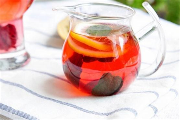 玫瑰檸檬茶能天天喝嗎 玫瑰檸檬茶的功效與禁忌 玫瑰檸檬茶能天天喝嗎 玫瑰檸檬茶的功效與禁忌