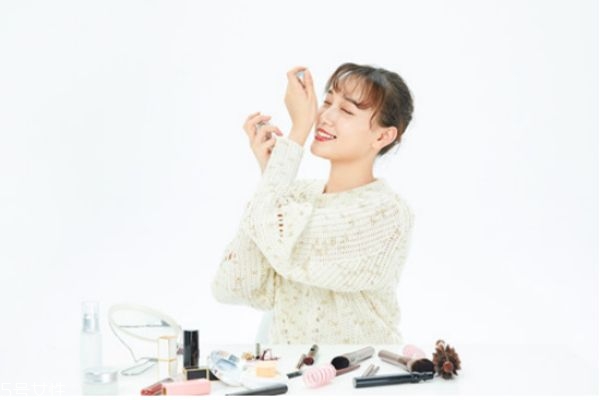 女士噴香水的正確方法 香水持久小妙招 女士噴香水的正確方法 香水持久小妙招