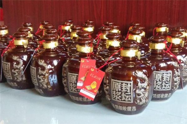 散裝白酒和瓶裝白酒的區(qū)別 散裝白酒和瓶裝酒哪個(gè)好 散裝白酒和瓶裝白酒的區(qū)別 散裝白酒和瓶裝酒哪個(gè)好