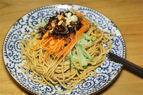 做涼面是先蒸還是先煮 涼面是煮的還是蒸的 做涼面是先蒸還是先煮 涼面是煮的還是蒸的